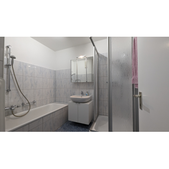 Bad mit Badewanne